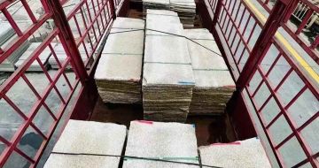 崇左 黄金麻花岗岩荔枝面，光面毛板装车完成