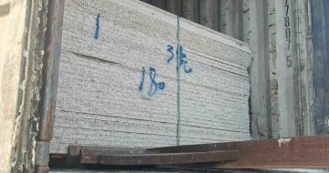 崇左 芝麻白花岗岩石材3.0公分光面毛板装柜出货