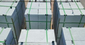 崇左 芝麻白花岗岩5公分地铺石 花岗岩厂家工厂装车日常