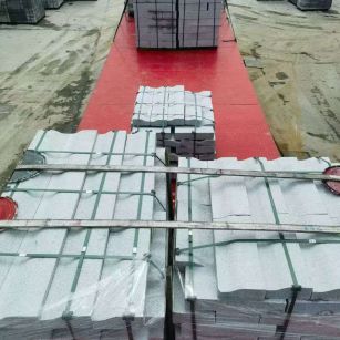 崇左 芝麻白仿形加直形路沿石出货日常