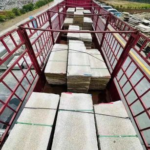 崇左 黄金麻花岗岩荔枝面，光面毛板装车完成