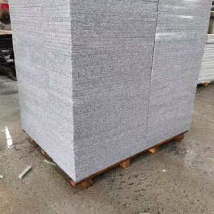 崇左 芝麻白火烧面1.8厚300*600地铺石，尺寸标准，厚薄均匀