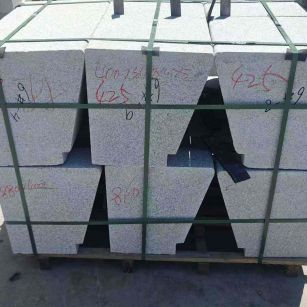 崇左 芝麻白异形坐凳，石凳