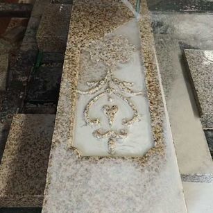 崇左 黄金麻花岗岩异形加工雕刻栏杆大柱