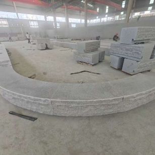 崇左 芝麻白异形坐凳，自然面光面弧形加工