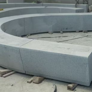 崇左 芝麻白花岗岩光面弧形坐凳