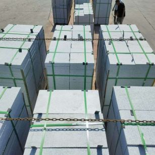 崇左 芝麻白花岗岩5公分地铺石 花岗岩厂家工厂装车日常