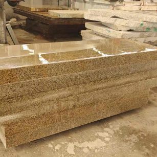 崇左 黄金麻栏杆料半成品加工中