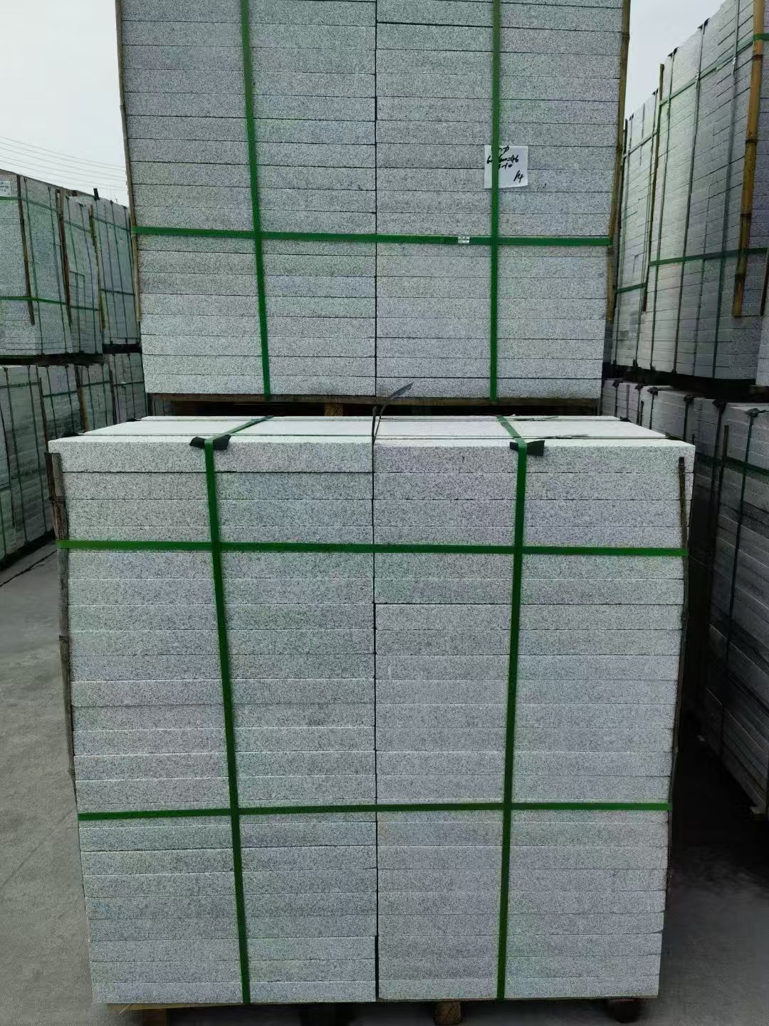 崇左 芝麻白火烧，园林广场市政工程地铺石，1.8~5.0厚均有现货