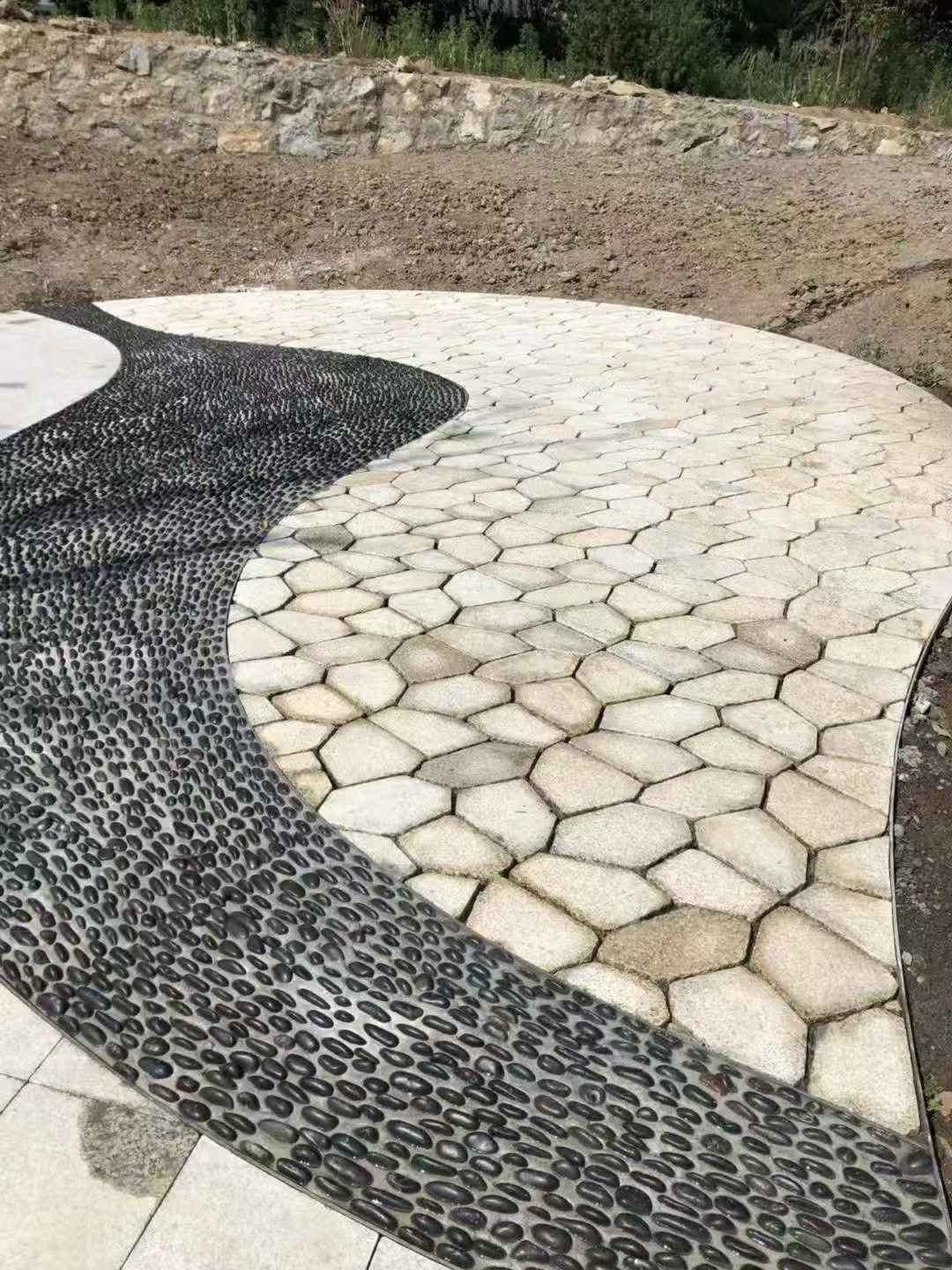 崇左 黄金麻冰裂纹地铺石工地铺装案例