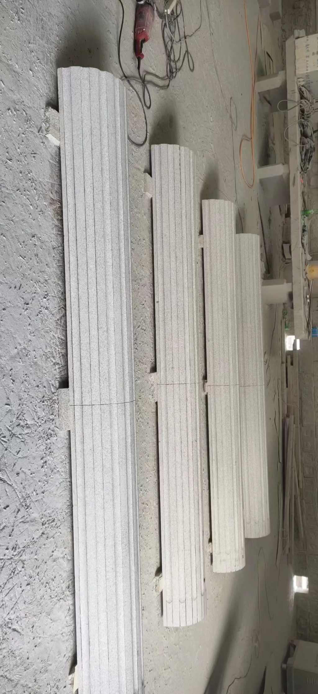 崇左 花岗岩厂家带你看白麻花岗岩门楼大柱柱皮