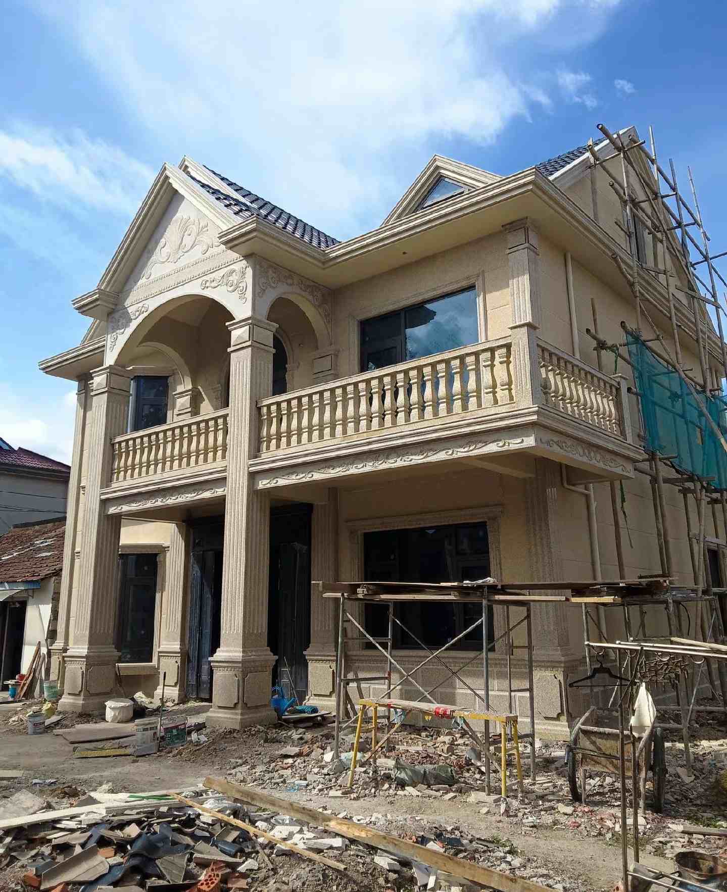 崇左 黄金麻花岗岩石材私人别墅雕花门楼柱阳台栏杆