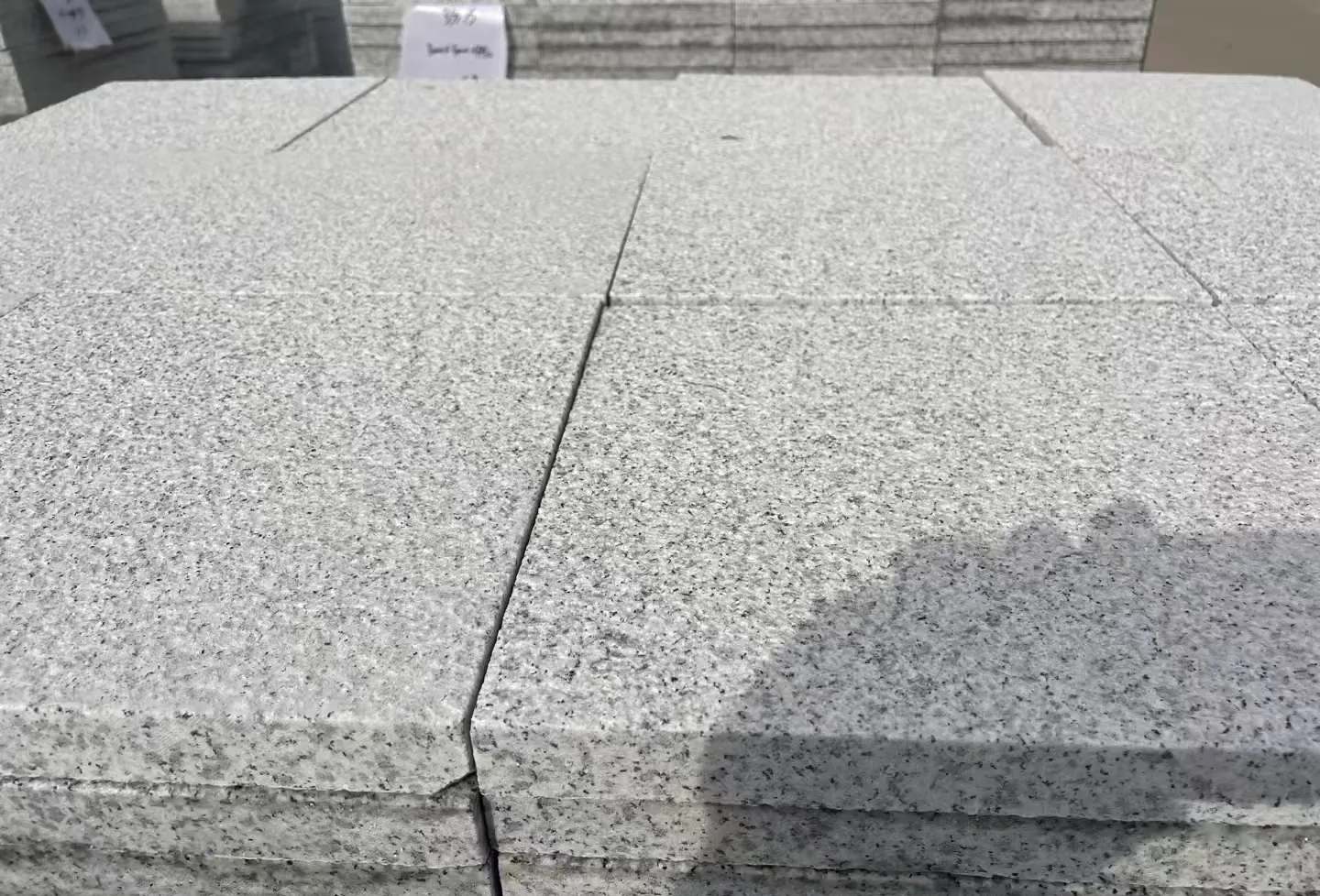 崇左 白麻花岗岩石材推荐 荔枝面地铺石