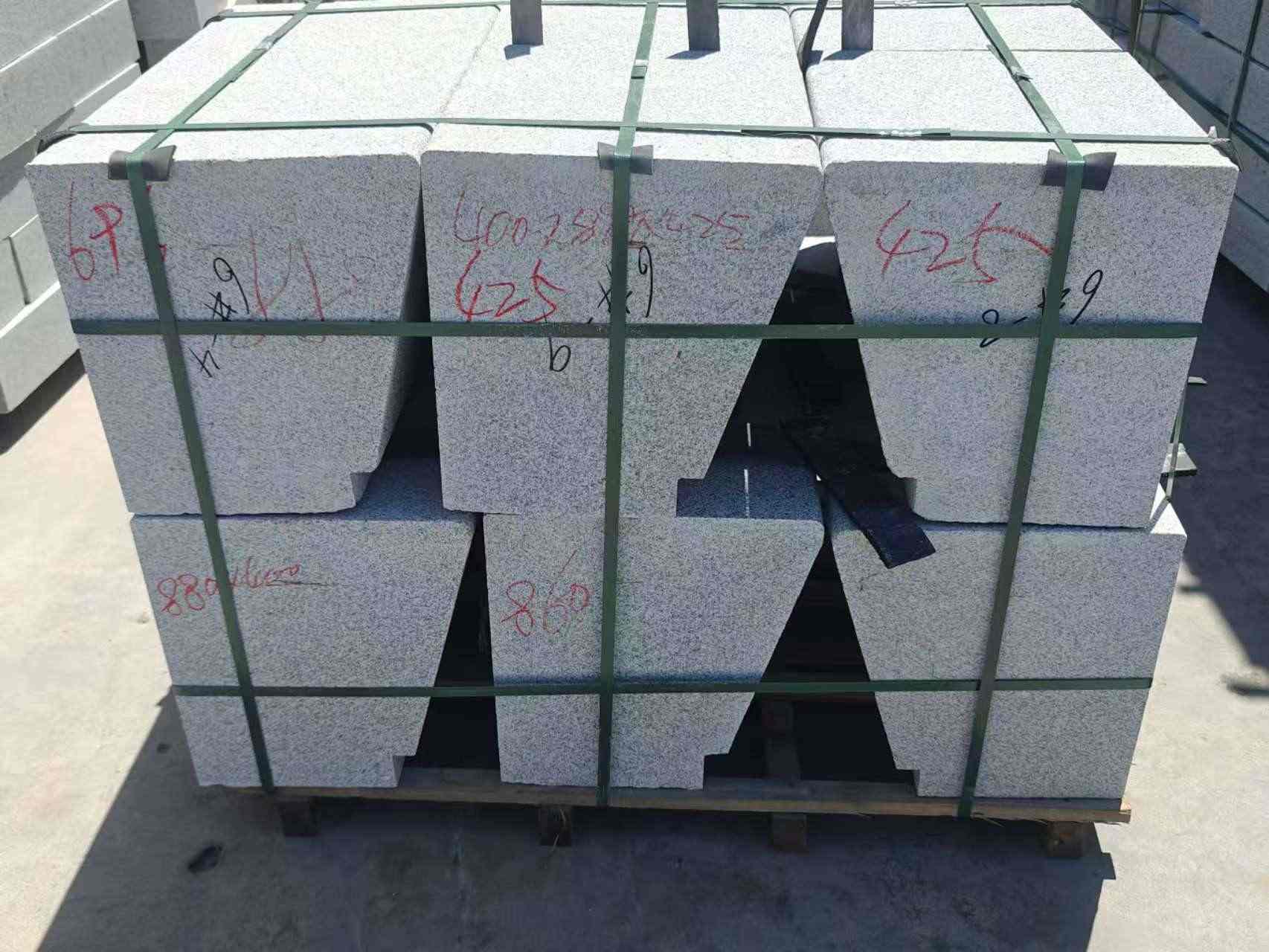 崇左 芝麻白异形坐凳，石凳