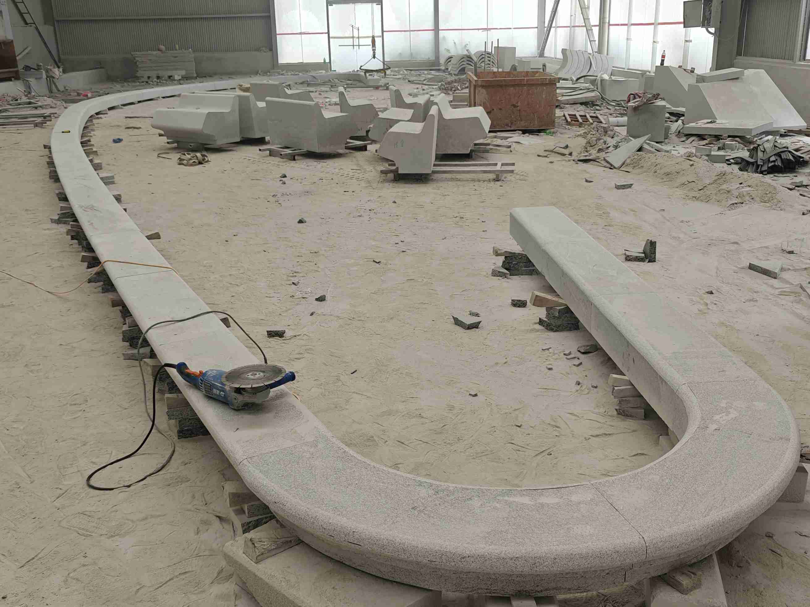 崇左 芝麻白花岗岩弧形花坛石，坐凳石