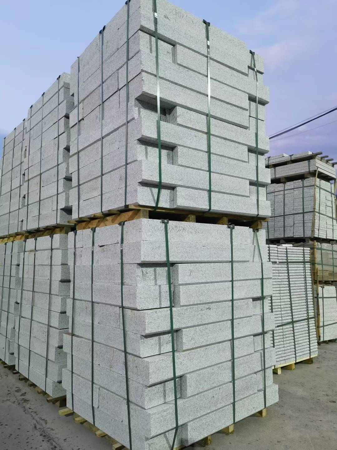 崇左 芝麻白花岗岩路沿石，路缘石，路肩石，道牙，立缘石，马路牙子，街沿石，侧石等