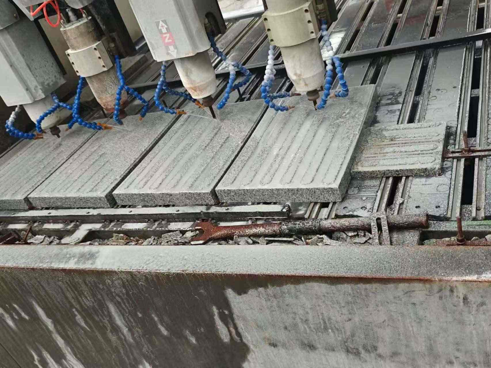 崇左 芝麻白花岗岩荔枝面盲道雕刻