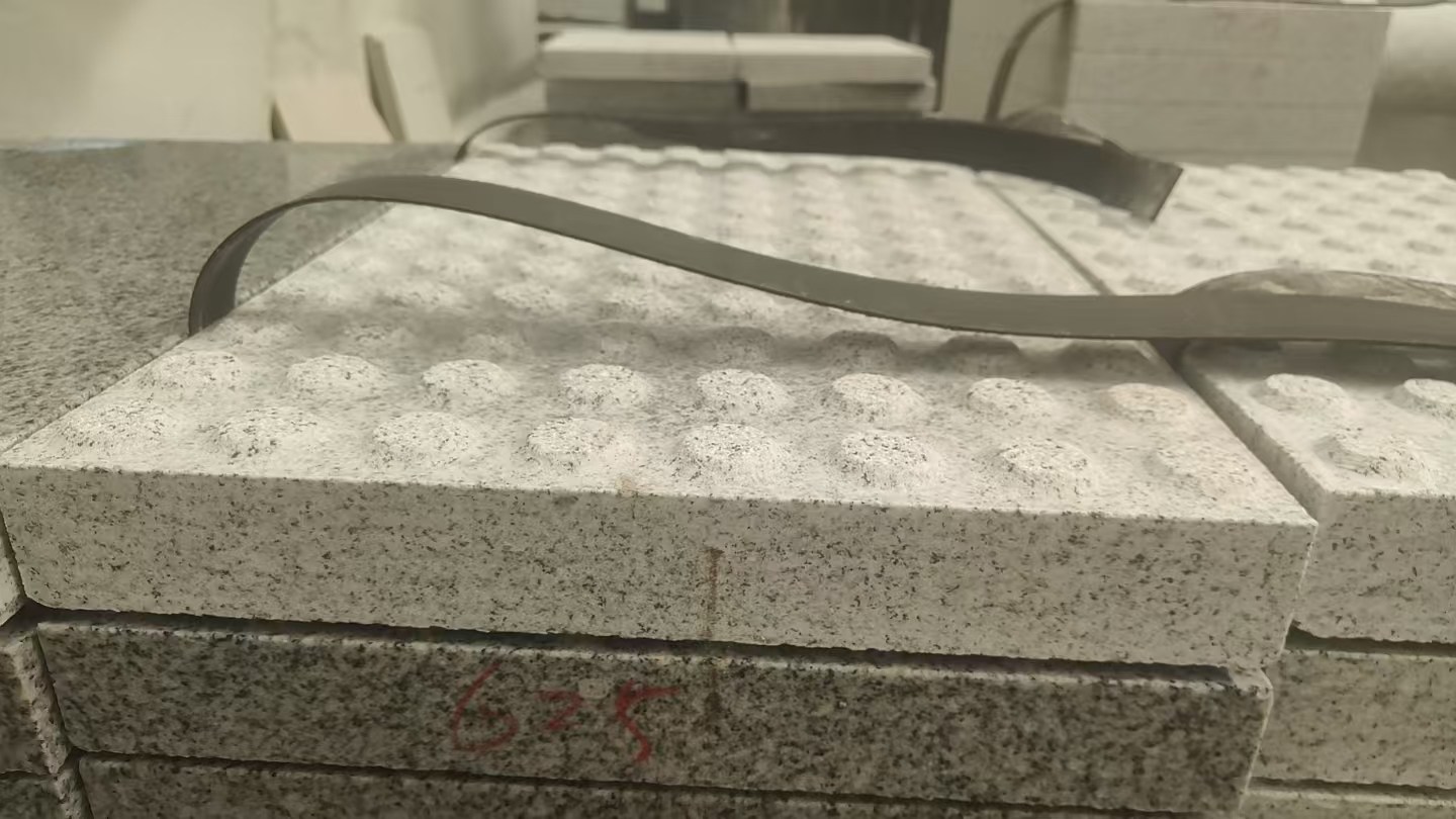 崇左 芝麻白花岗岩6.0公分荔枝面五轴加工雕刻盲点