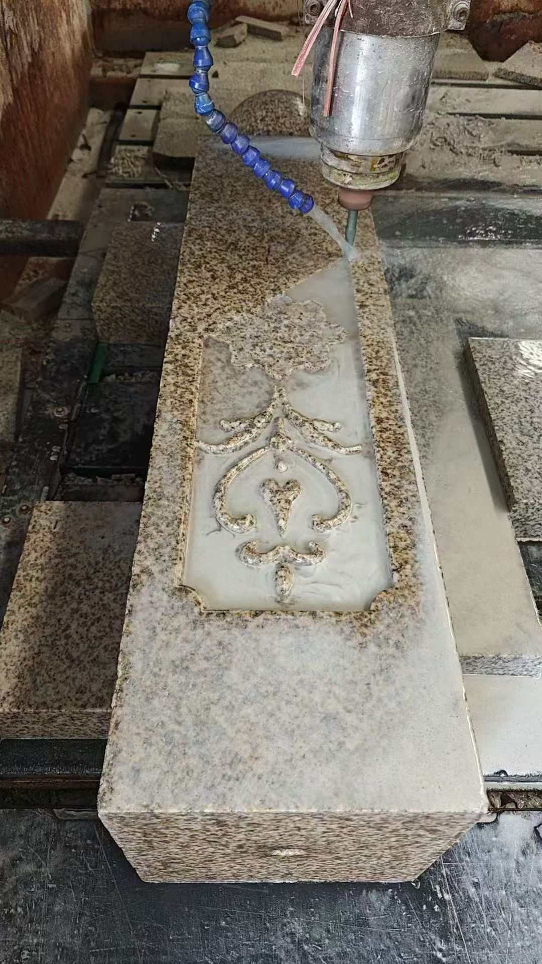 崇左 黄金麻花岗岩异形加工雕刻栏杆大柱