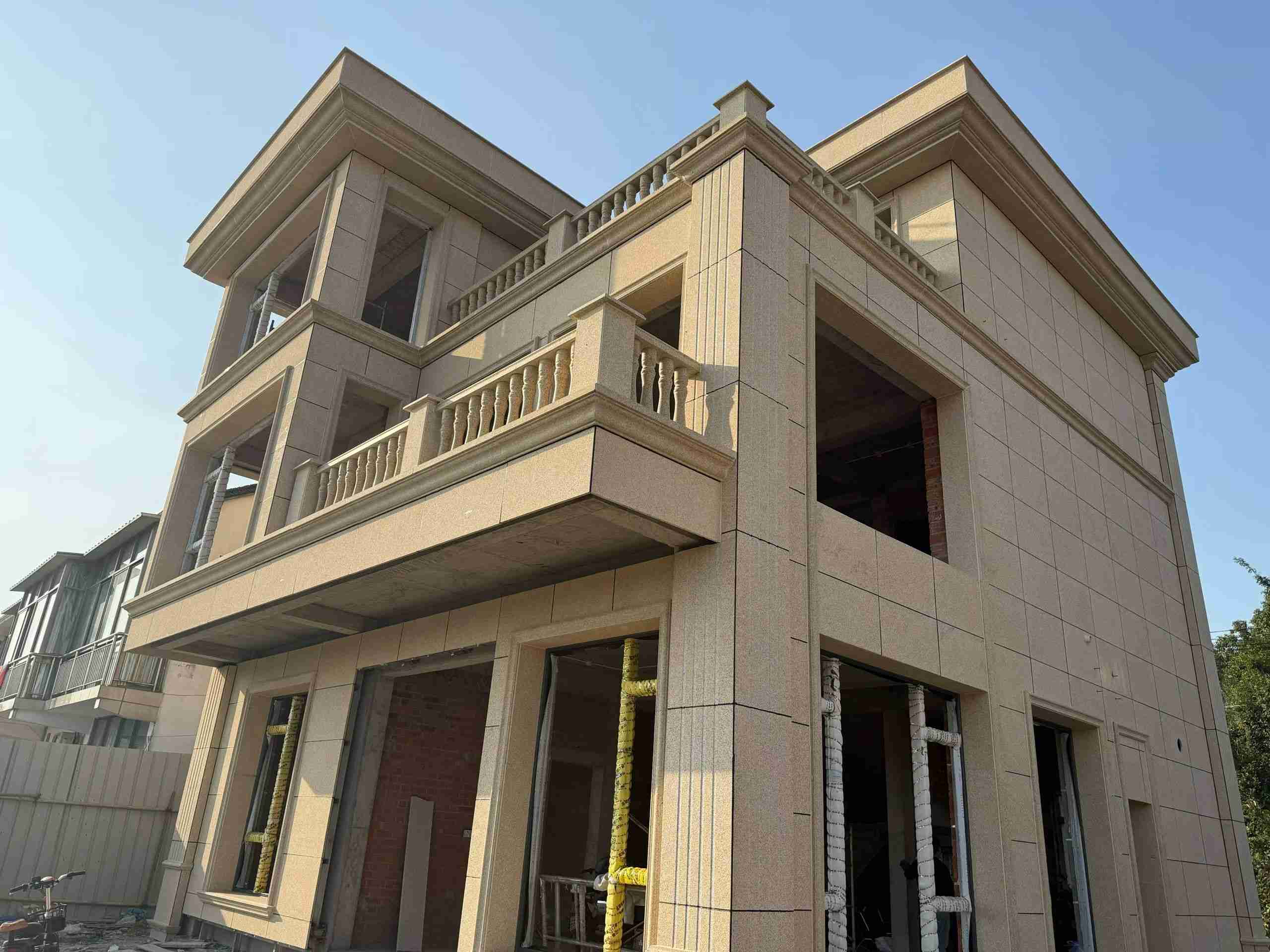 崇左 黄金麻花岗岩石材荔枝面外墙干挂效果展示