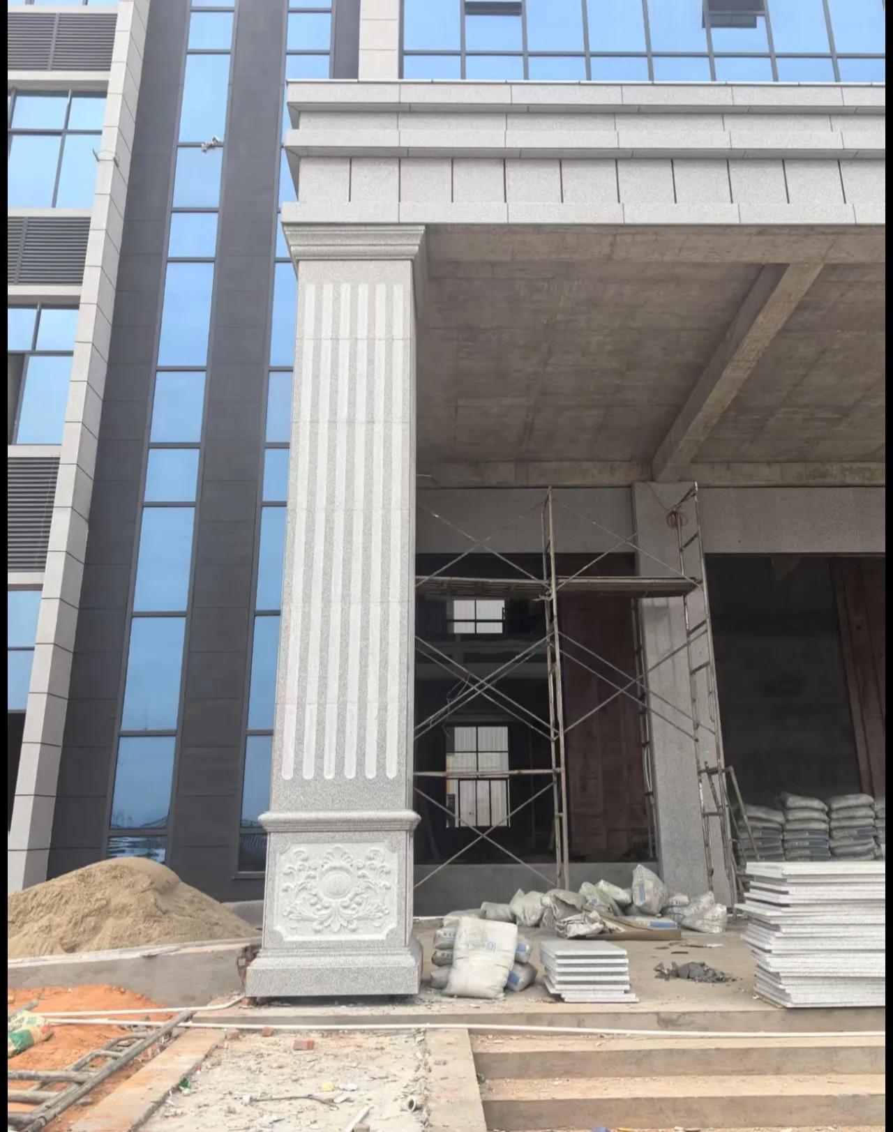 崇左 芝麻白光面花岗岩门楼大柱（罗马柱）配雕花底座