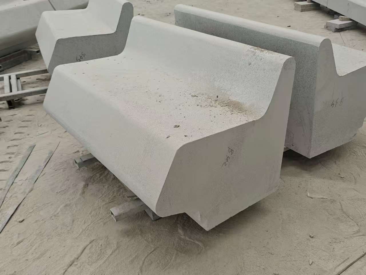 崇左 芝麻白花岗岩异形坐凳，石凳