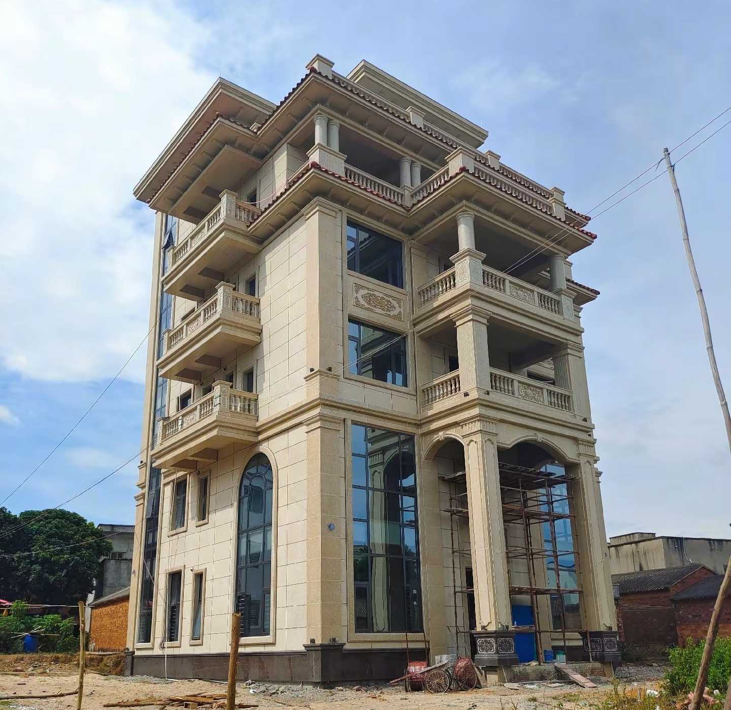 崇左 黄金麻花岗岩石材别墅外墙干挂搭配（雕花栏杆花瓶柱门楼罗马柱）