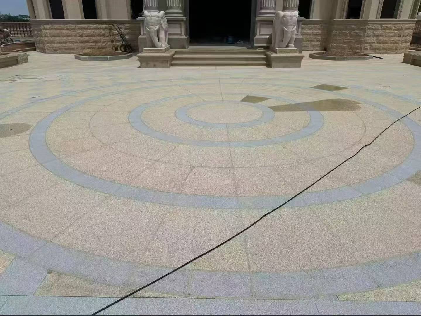 崇左 黄金麻芝麻灰花岗岩石材地铺拼接效果