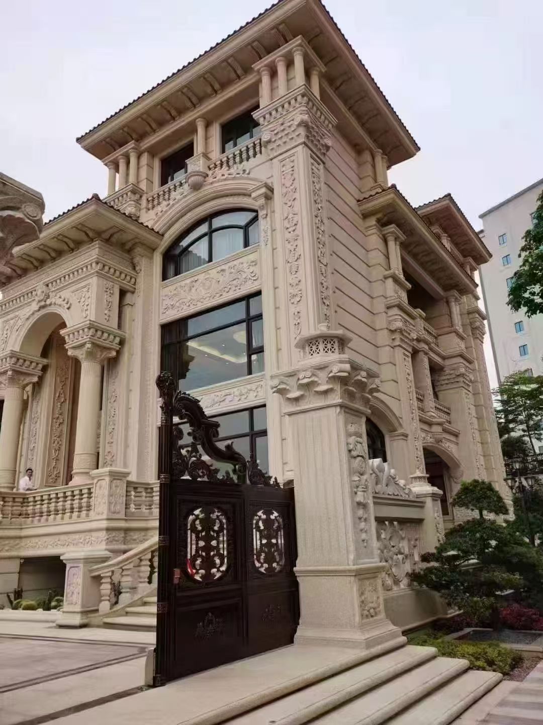 崇左 黄金麻花岗岩别墅外墙干挂效果展示