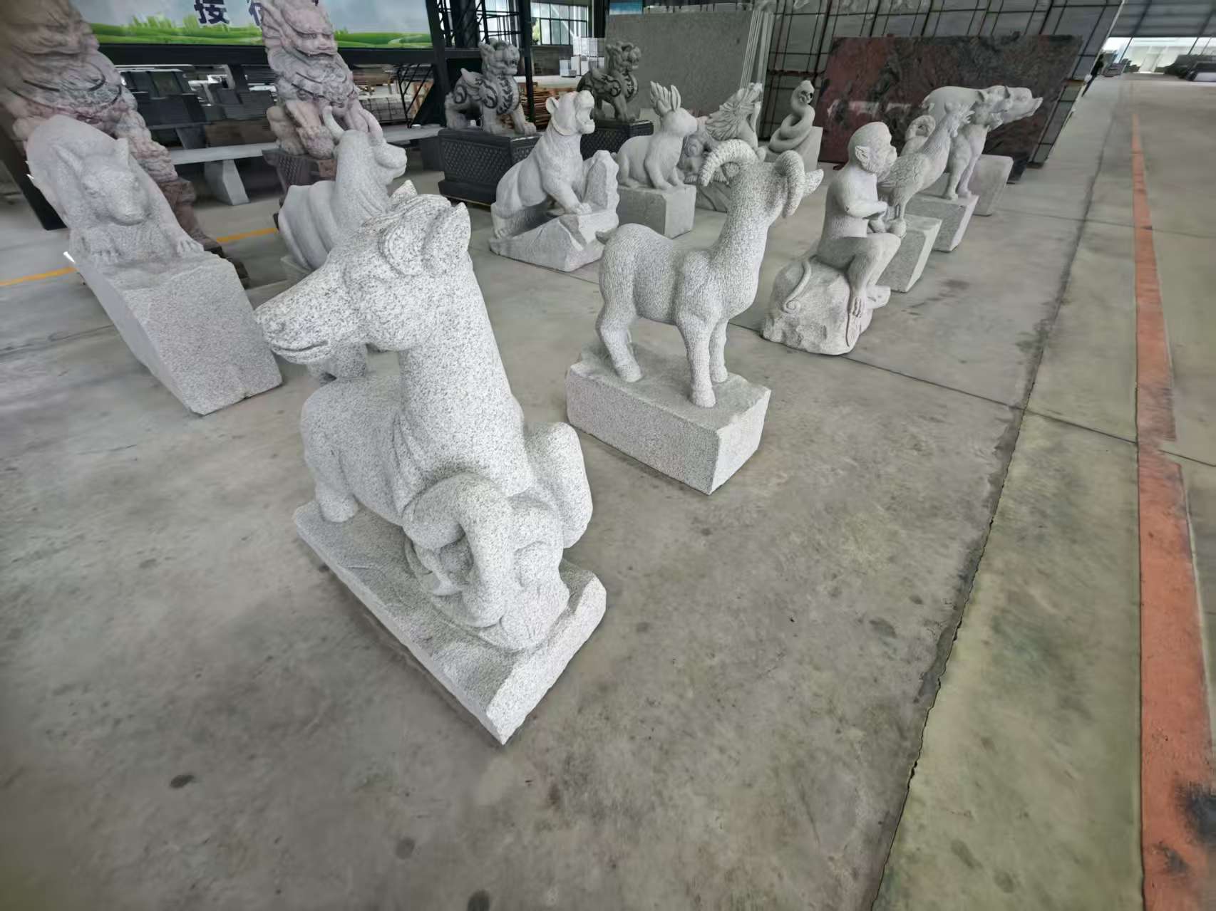 崇左 芝麻白花岗岩造型立体雕刻——十二生肖