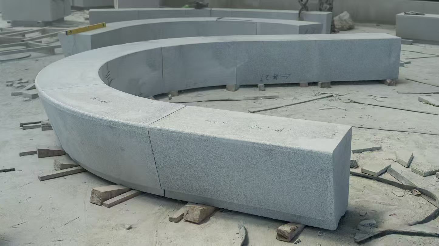 崇左 芝麻白花岗岩光面弧形坐凳