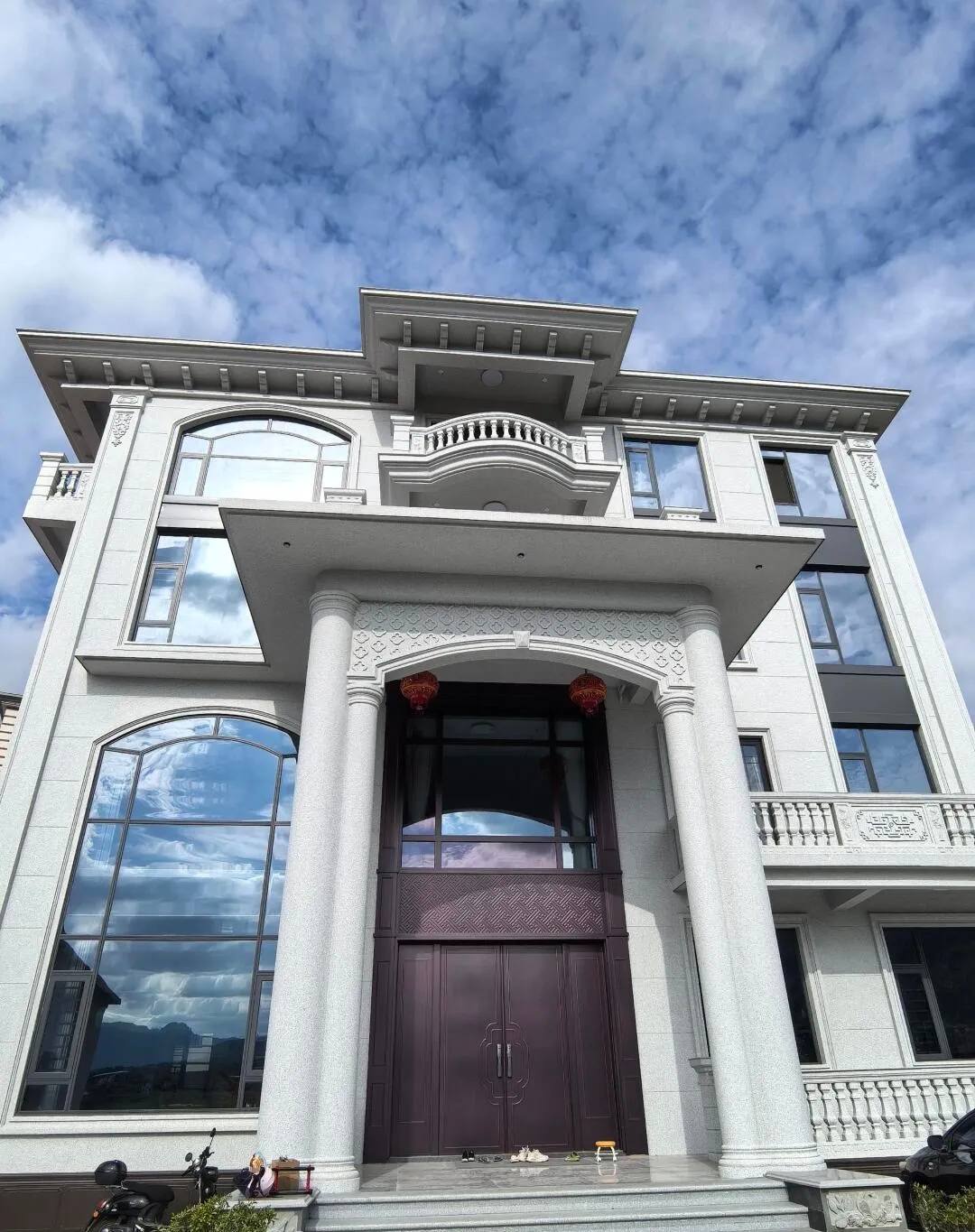 崇左白麻别墅外墙干挂石材效果示例