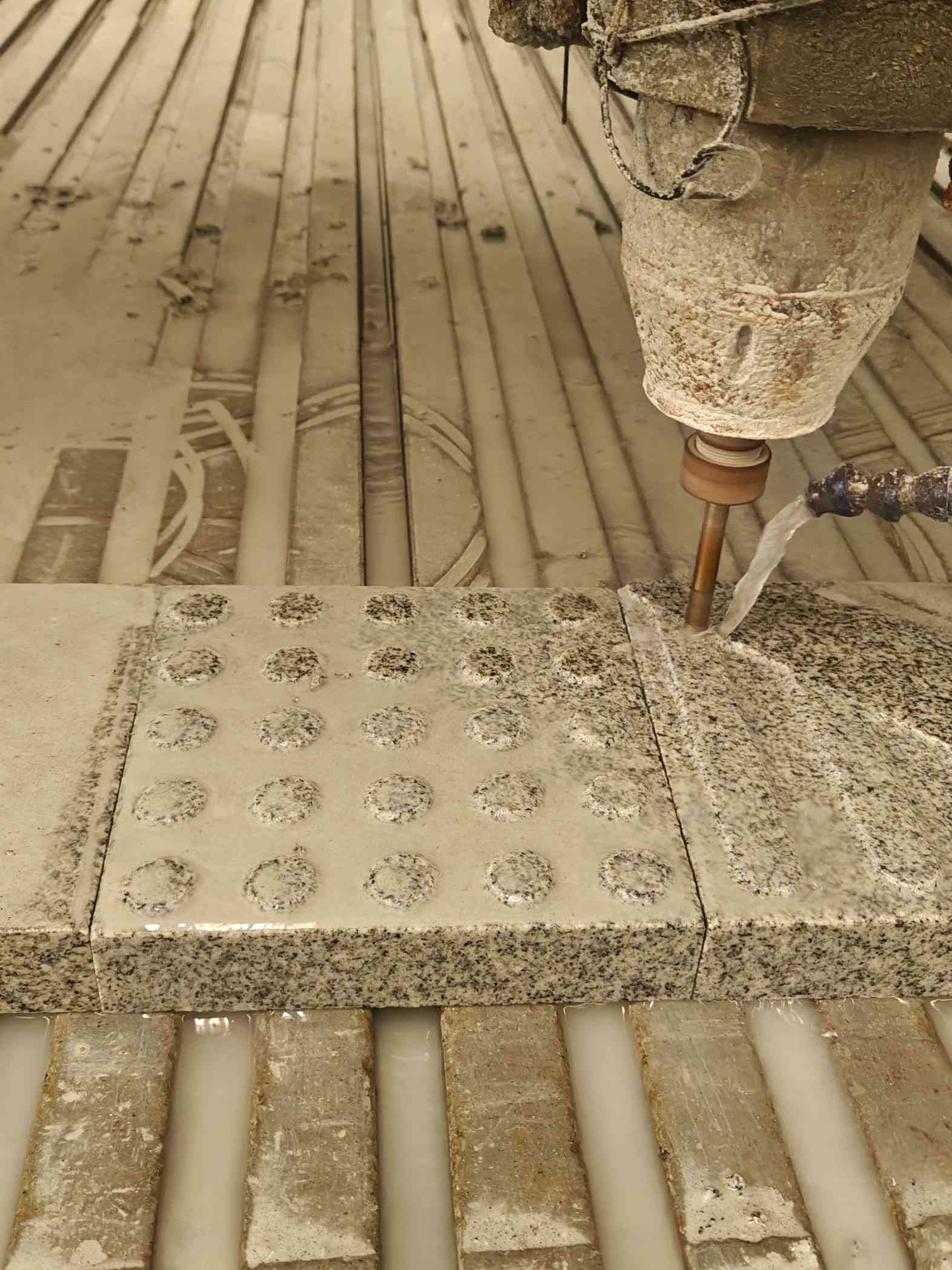 崇左 芝麻白花岗岩石材盲人石、盲道石、盲点石