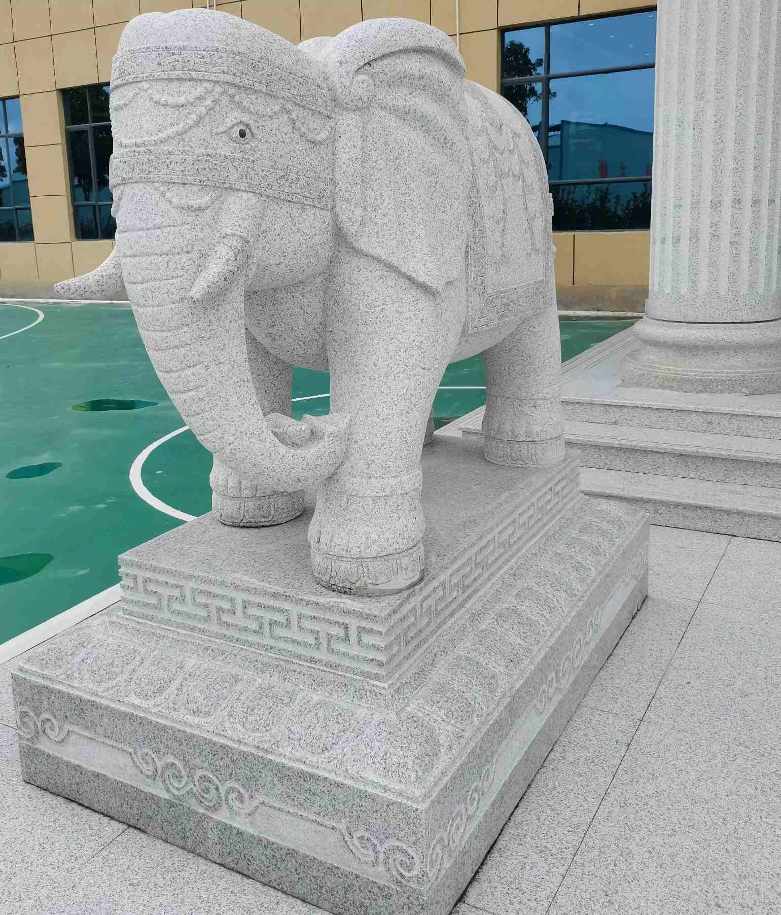 崇左 白麻花岗岩动物异形石雕-大象