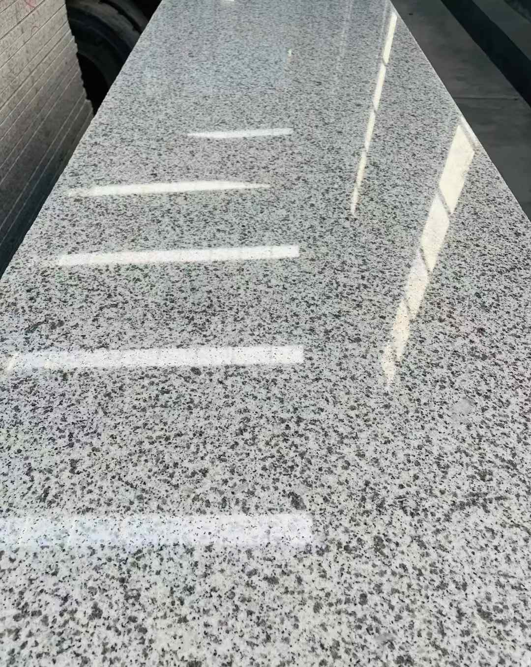 崇左 白麻花岗岩光面毛板